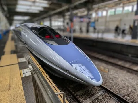 Xem cách người Nhật "vẽ hình" kỳ lạ cho tàu Shinkashen mới kinh ngạc trước khối óc của họ kỳ tài đến mức nào