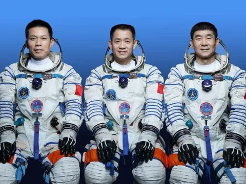 3 phi hành gia Trung Quốc được giải cứu về Trái đất, “3 người lên cứu lại mắc kẹt”: Chuyện kỳ quái gì đây?