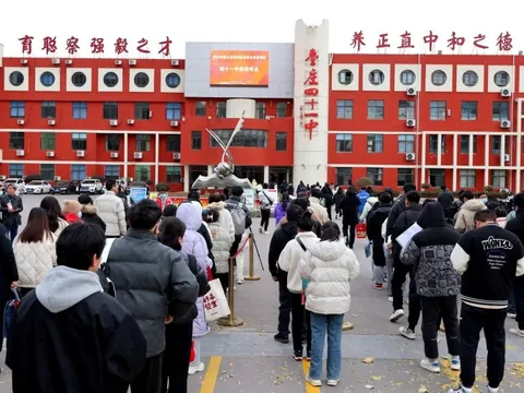 Sắp diễn ra cuộc ‘đại chiến’ tại nền kinh tế lớn thứ 2 thế giới: Kỷ lục 3,7 triệu người cạnh tranh giành ‘bát cơm sắt’, tỷ lệ 1 chọi gần 100, ôn thi bất kể ngày đêm