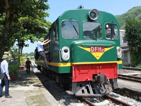 Tăng niên hạn sử dụng của đầu máy, toa xe đường sắt thêm 20 năm