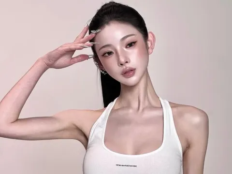 Hot girl Hàn 'đẹp như AI' gây sốc khi lộ nhan sắc ngoài đời