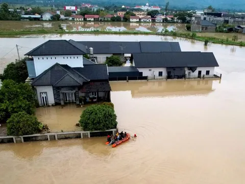 Lũ lụt hoành hành ở Đông Nam Á: Hàng trăm người chết và mất tích ở Indonesia