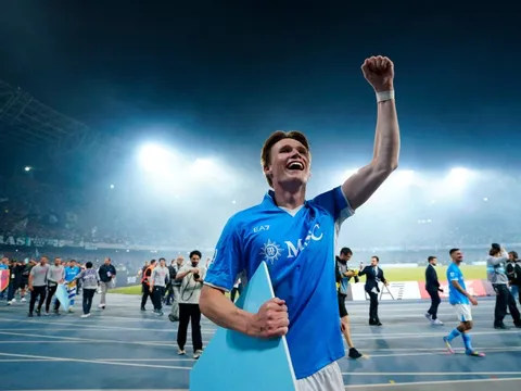 Saha: 'Đến lúc McTominay nghĩ tới Real, Barca'