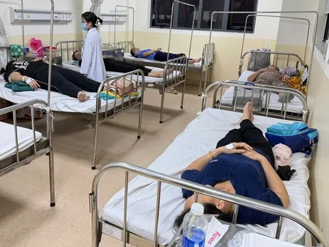 Thêm 2 vụ cấp cứu hàng loạt sau bữa ăn ở TPHCM, 19 học sinh nghi dị ứng cá