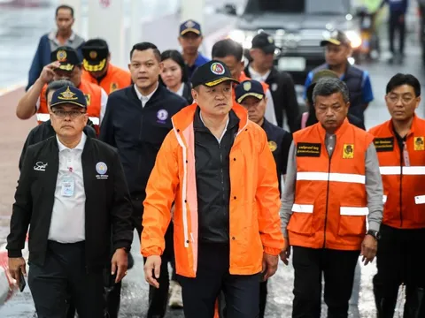 Thủ tướng Thái Lan xin lỗi và chịu hoàn toàn trách nhiệm trong ứng phó lũ lụt làm 145 người chết