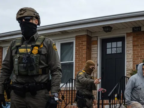 Mỹ dừng xét duyệt hồ sơ xin tị nạn trong nước