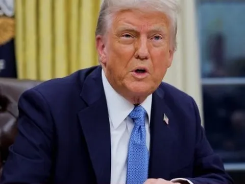 Ông Trump tuyên bố hủy toàn bộ sắc lệnh của ông Biden được ký bằng máy tự động