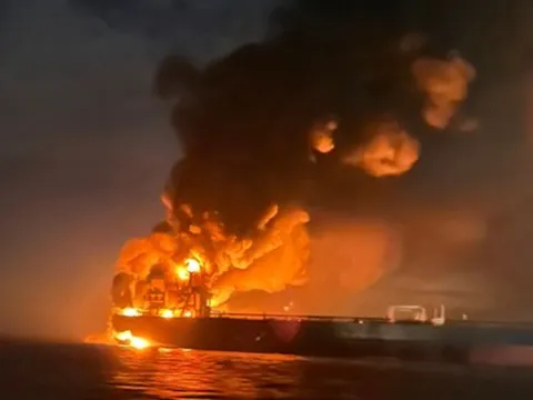 Thổ Nhĩ Kỳ thông báo 2 tàu "bóng tối" chở dầu của Nga phát nổ ngoài khơi