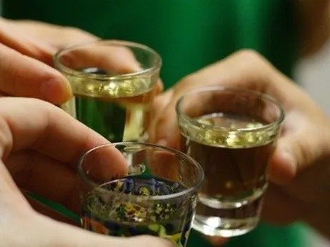 Những mẹo chống say rượu tưởng đúng hóa sai khiến cơ thể tệ hơn