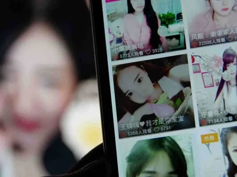 Trung Quốc mạnh tay dẹp livestream gợi dục để moi tiền người xem