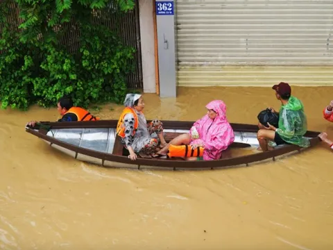 Liên gia ứng phó bão lũ