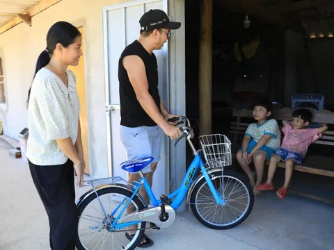 Nghĩa đồng bào - Kỳ 4: Đưa máy lọc nước sạch đến bà con vùng lũ