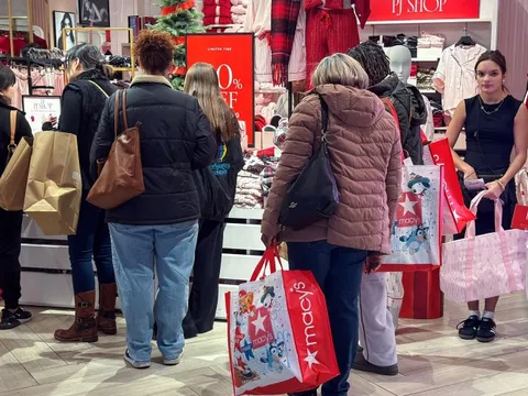 AI thúc đẩy người Mỹ chi kỷ lục 11,8 tỉ USD dịp Black Friday