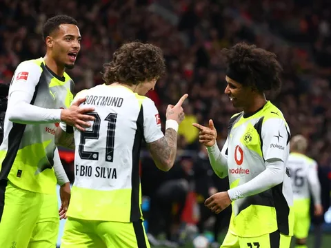 Dortmund chấm dứt đà thăng hoa của Leverkusen