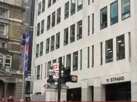 Bức tranh kinh tế Anh trên những con phố mua sắm