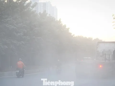 'Con đường bụi' cửa ngõ Hà Nội: Xe cộ chen chúc, dân kêu trời