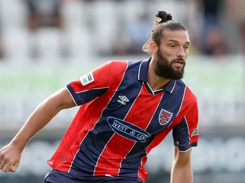 Andy Carroll gây kinh ngạc