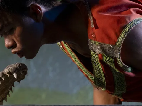 Đêm diễn khó tin của đoàn xiếc 7 người rong ruổi khắp miền Tây