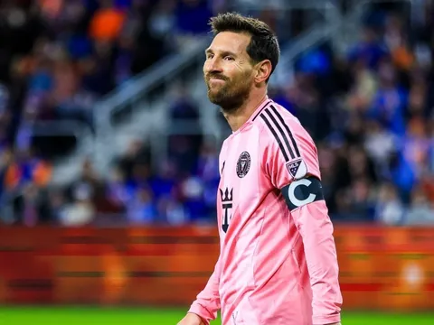 Ronaldo bị chế nhạo trong ngày Messi vô địch