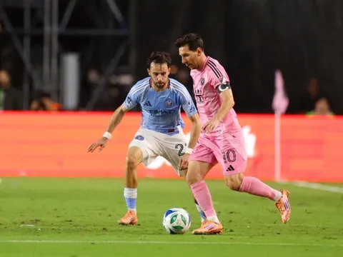 Messi và Muller tạo ra màn so tài lịch sử