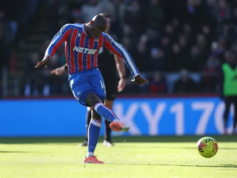 Luật mới khiến MU thủng lưới trước Crystal Palace
