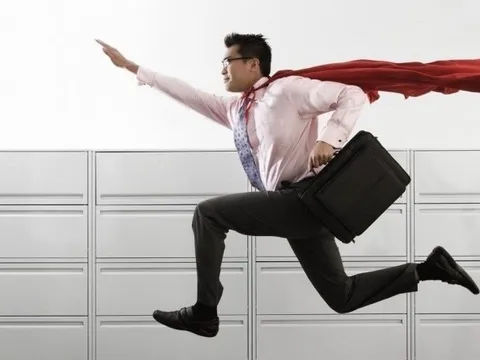 Áp lực nhan sắc trong giới công sở: Chạy đua ngoại hình để thăng tiến, đến nam giới cũng phải đi phẫu thuật vì kiếm thêm hàng nghìn USD