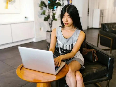 Công ty 'lĩnh đạn' vì trùng tên agency TP.HCM kỷ luật sinh viên