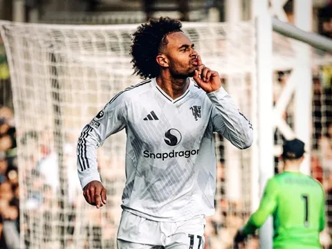 Zirkzee gây tranh cãi