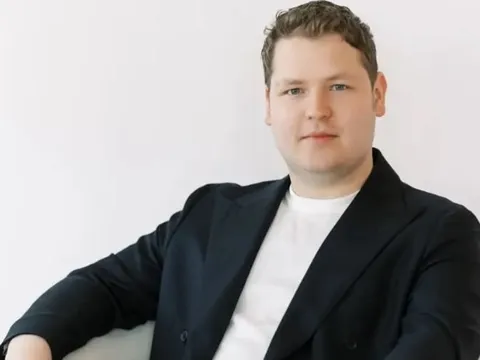 22 tuổi sở hữu 25 triệu USD, chàng trai gây 'sốc' với lối sống cày cuốc cực độ: Không bạn bè, làm việc đến 3 giờ sáng, ngủ trung bình chỉ 3,5 tiếng mỗi ngày