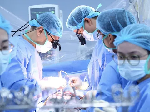 Trái tim từ Hà Nội vượt 1.600km xuyên Việt "hồi sinh" bé trai 9 tuổi