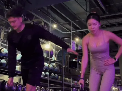 Vợ chồng Đặng Văn Lâm 'hẹn hò' trong phòng gym ở Nga