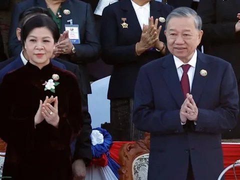 Tổng Bí thư Tô Lâm dự lễ diễu binh, kỷ niệm 50 năm Quốc khánh Lào