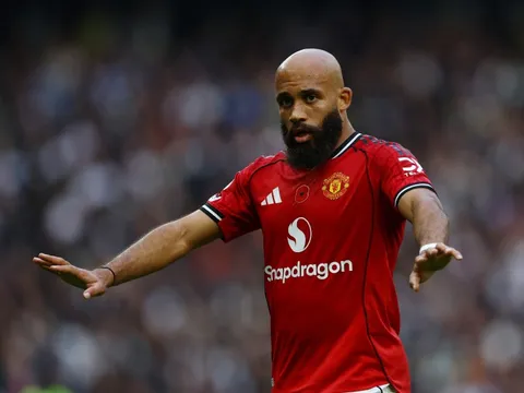 MU thở phào vì Mbeumo, Amad