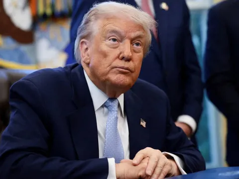 Ông Trump: Mỹ sẽ 'sớm' càn quét các băng đảng ma túy, không chỉ ở Venezuela