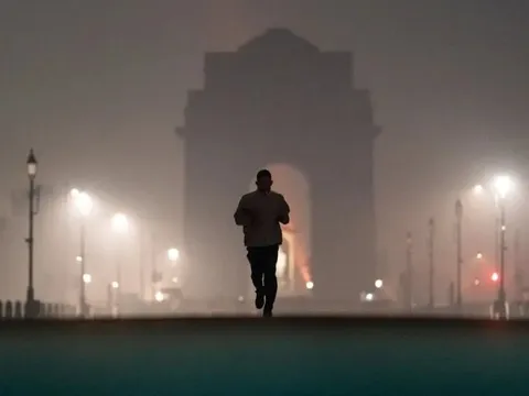 Thủ đô của nền kinh tế hơn 4.000 tỷ USD mờ đặc trong sương mù ô nhiễm: Hơn 30 triệu dân đau đầu, cay mắt vì bụi mịn cao gấp 20 lần mức an toàn, trường học đóng cửa, ca bệnh hô hấp tăng vọt