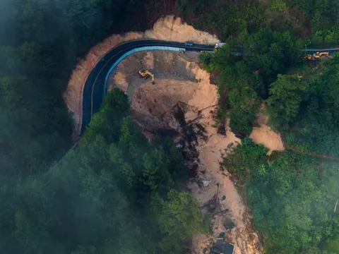 Đèo Mimosa Đà Lạt sau 10 ngày bị 'xé đôi' nhìn từ flycam