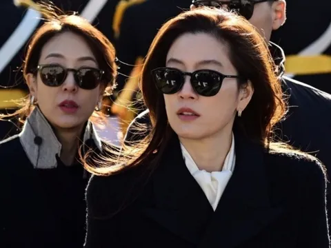 Vợ cũ của chủ tịch Samsung tái xuất, nguyên cây đồ hiệu 'cháy hàng'