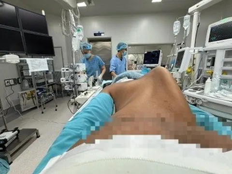 Hai bé gái vẹo cột sống, không thể nằm ngửa "lột xác" sau ca mổ đặc biệt