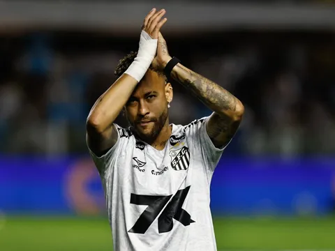 Neymar lập hat-trick