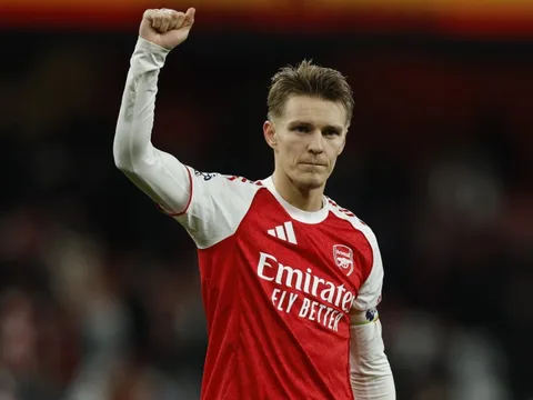 Arsenal xây chắc ngôi đầu Premier League