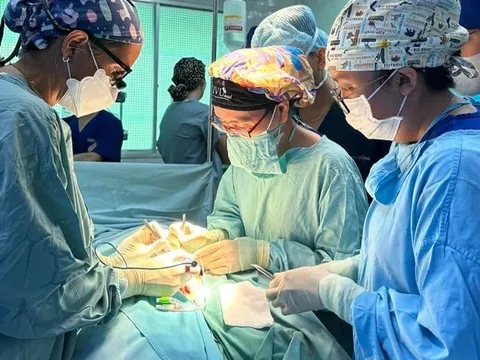 Hành trình 35 năm hồi sinh hàng nghìn trẻ có dị tật sinh dục phức tạp