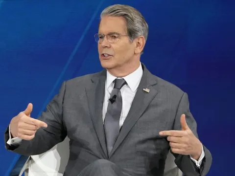 Bộ trưởng Tài chính Mỹ phát biểu gây chú ý: 'Mỹ là đồng minh của Trung Quốc'