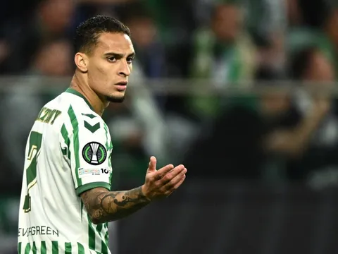 Nỗi lo mang tên Antony trước đại chiến với Barca