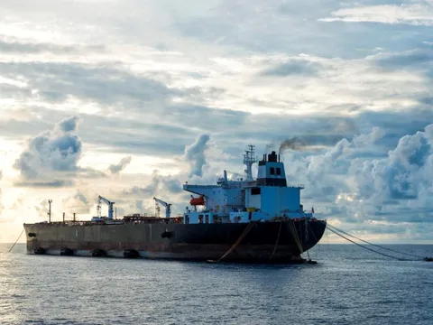 Nga 'chới với' sau khi bị một loạt khách sộp quay lưng: Hơn 1,4 triệu thùng dầu mỗi ngày mắc kẹt trên biển, không có điểm đến