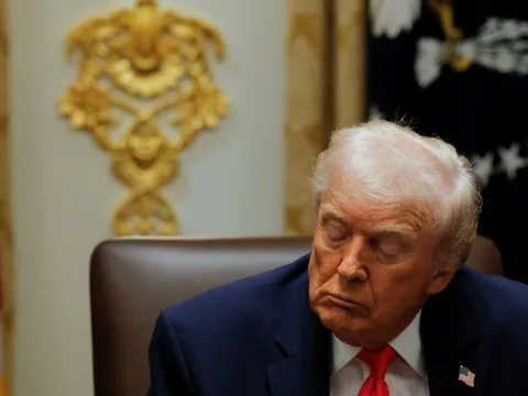 Ông Trump 'ngủ gật' trong cuộc họp Nội các?