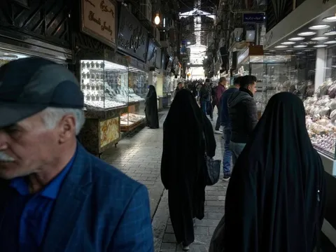 Bất an sau xung đột, người dân tại nền kinh tế hơn 400 tỷ USD đổ xô vào ‘đồng tiền không quốc tịch’, dễ mang theo bên người trong trường hợp khẩn cấp