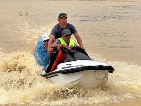 Nha Trang tái ngập, Bình Thuận cũ chìm trong biển nước