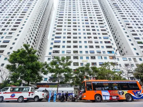 Cấm gửi xe điện, chung cư 40.000 dân bị phản ứng dữ dội