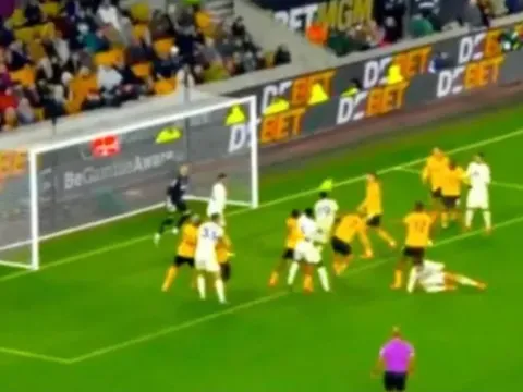 VAR gây tranh cãi dữ dội