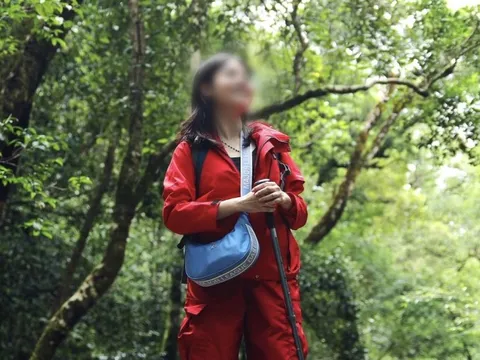 Cô gái tố bị người dẫn tour ôm, đòi hôn khi đi trekking